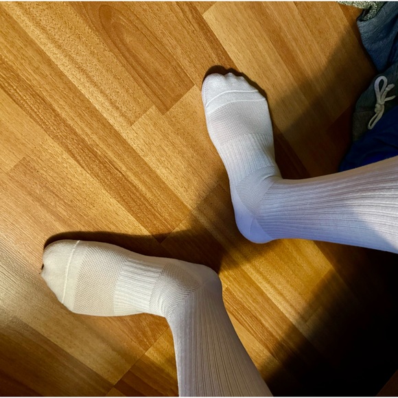 PAIR of THIEVES White Crew socks, - Picture 4 of 12